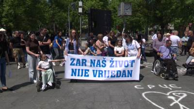  Protesti u Banjaluci zbog uskraćivanja prava roditeljima djece s poteškoćama 