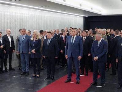  Dodik, Višković i Stevandić stigli u kasarnu Kozara 