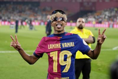  Lamin Jamal potpisao novi ugovor sa Barselonom 