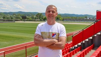 Vule Trivunović predstavljen u dobojskoj Slogi meridian Vule Trivunović predstavljen u dobojskoj Slogi meridian
