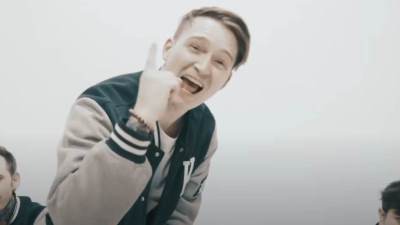  Pjevač benda Dropout Kings Adam Rejmi preminuo sa 32 godine 