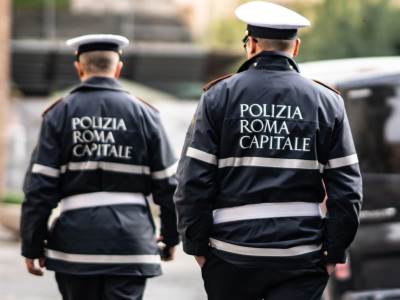  Njemački turista prevozio mermernu bazu na električnom skuteru 