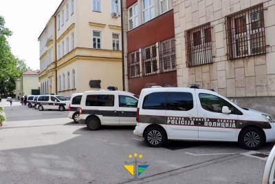  Uhapšeni policajci iz Sanskog Mosta pušteni iz pritvora 