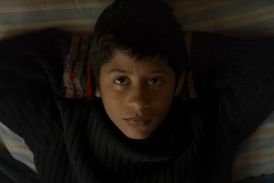  Pjesmu Za kraj u filmu Nedelja pjevao Džej Ramadanovski 