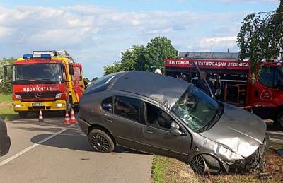  Intervenisali Hitna pomoća i vatrogasaci: Saobraćajna nezgoda na lokalnom putu kod Bijeljine 