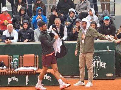  Novak Đoković trenirao po kiši na Rolan Garosu  