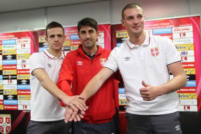  "Ti si naš Murinjo, Pauneeeee" 