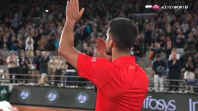  Novak Đoković oprostio se od publike i poljubio teren 