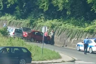 Saobraćajka na putu za Manjaču: Automobilom udario u potporni zid Saobraćajka na putu za Manjaču: Automobilom udario u potporni zid