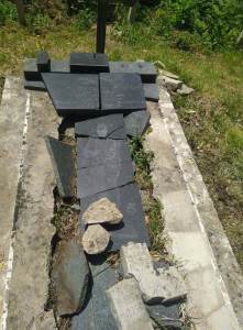 Vandalizam kod Kaknja: Devastirano srpsko groblje u selu Saranovići Vandalizam kod Kaknja: Devastirano srpsko groblje u selu Saranovići