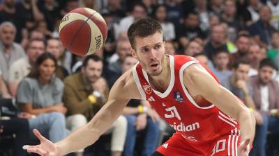  Da li će Petrušev i dalje igrati za Crvenu zvezdu  