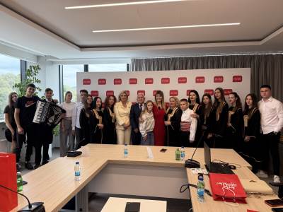 m:tel pruža podršku djeci sa Kosova i Metohije stipendijama i donacijom centru „Podrži me“ m:tel pruža podršku djeci sa Kosova i Metohije stipendijama i donacijom centru „Podrži me“