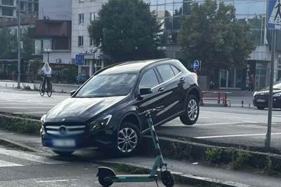 Auto spalo sa parkinga u Banjaluci Auto spalo sa parkinga u Banjaluci