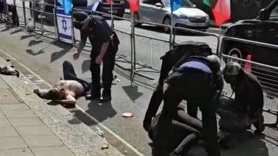  Tuča ispred iranske ambasade u Londonu 