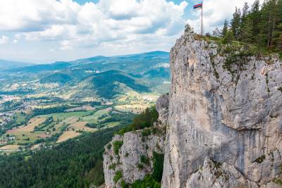  Tragedija na Romaniji: Muškarac poginuo nakon pada sa Crvenih stijena 