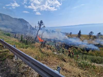 Vatrena stihija poharala Omiš: Uništeno najmanje 12 kuća, stanovništvo evakuisano 