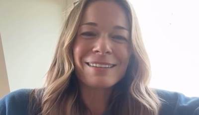  Lien Rajms ispali zubi usred nastupa 