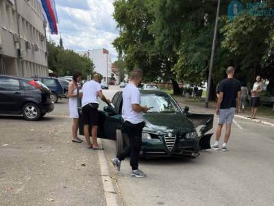  Prijedor: Vozač u besvjesnom stanju zatečen u slupanom autu 