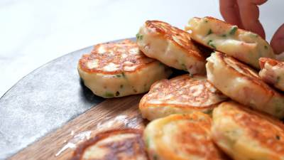  Američke palačinke sa šunkom i mladim lukom recept 