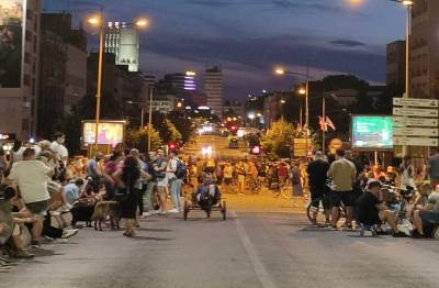  Okupljanja širom Srbije: Ponovo blokade ulica u više gradova, napeto u Novom Sadu 