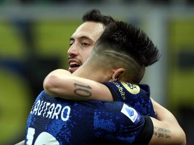  Lautaro Martinez i Hakan Čalhanoglu 