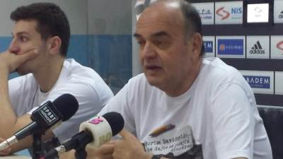  Vujošević "nosio" Kiša, citirao Pavića... 