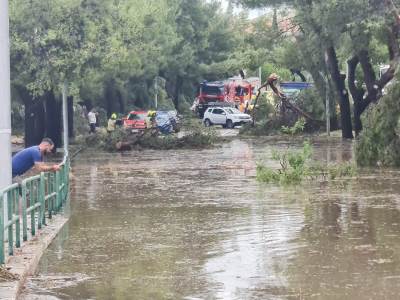 Split poharala oluja: 26 povrijeđenih, dvoje teže Split poharala oluja: 26 povrijeđenih, dvoje teže