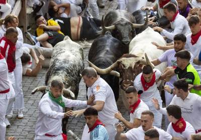 Osam osoba povrijeđeno tokom trke bikova na festivalu San Fermin u Španiji Osam osoba povrijeđeno tokom trke bikova na festivalu San Fermin u Španiji