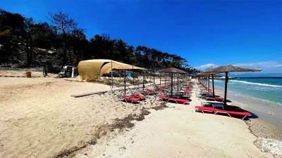 Požar uništio poznatu plažu na Tasosu Požar uništio poznatu plažu na Tasosu