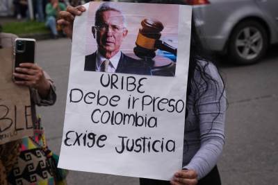 alvaro uribe osuđen na 12 godina zatvora alvaro uribe osuđen na 12 godina zatvora