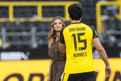  Mats Humels nije zvao bivšu ženu i sina na oproštaj  