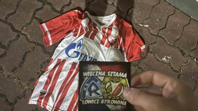  Poljaci gaze dres Crvene zvezde 