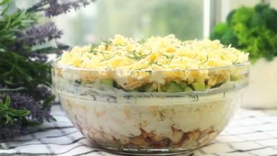  Pileća salata sa krastavcima i sirom 