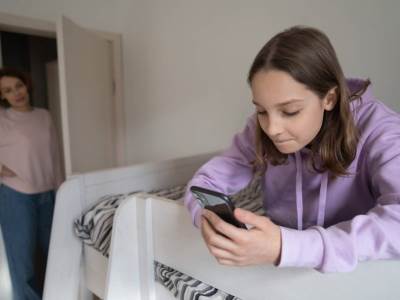  Metini četbotovi vodili romantične razgovore sa djecom 