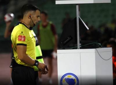  Antoni Bandić sudi utakmicu omladinske lige šampiona 