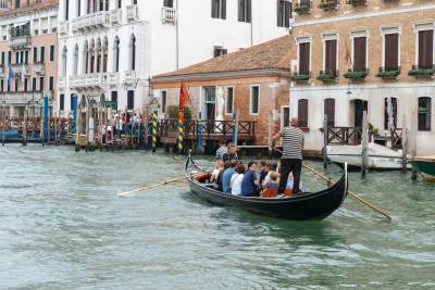  Venecija: Turisti otkrili gondole za 2 evra, lokalci bijesni zbog gužvi 