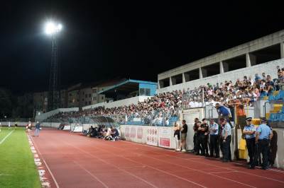  Reflektori na stadionu Police 