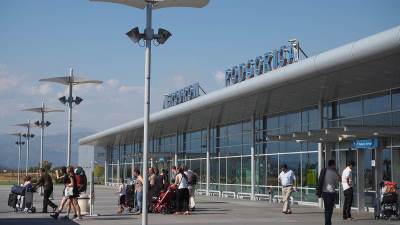  Pijani pravili haos na podgoričkom aerodromu: Galamili, uznemiravali putnike, pa napali policajce 