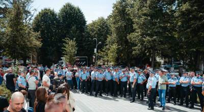  Policajci ispred osnovnog suda u banjaluci 