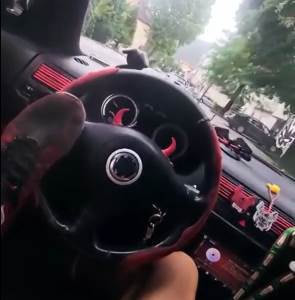  Uhapšen vozač u Konjicu koji je volan držao nogom 
