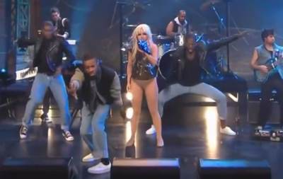  Lejdi Gagi ukrali pantalone 