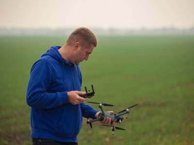 Dron sa vještsčkom inteligencijom za poljoprivredu 