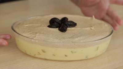  Najjednostavniji recept za kolač sa ananasom i šljivama 