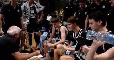  Željko Obradović održao je motivacioni govor mladim igračima Partizana 