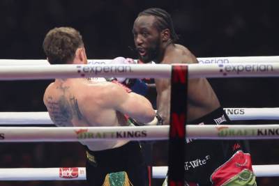  Terens Kroford objedinio četiri pojasa u super srednjoj kategoriji 