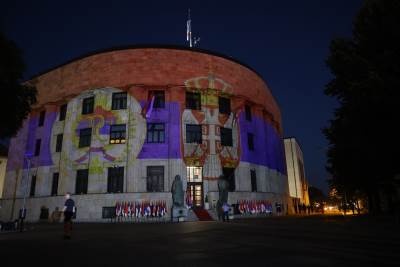  Palata Republike u bojama zastava Srpske i Srbije 