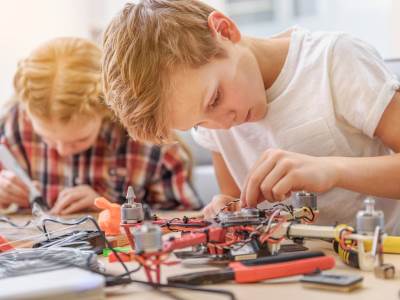  Otvorena prva od devet škola u Litvaniji gdje djeca uči da upravljaju dronovima 