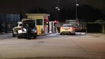  Automobilom udario u ogradu zgrade FBI-a 