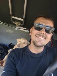  Vozač kamiona iz Srpca Dejan Grković udomio psa  