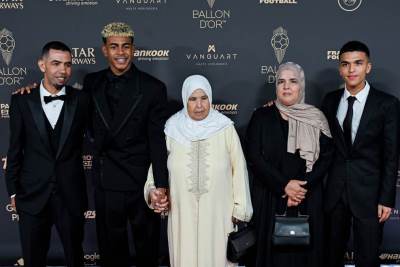  Lamine Yamal na dodjeli Ballon d’Or sa porodicom 